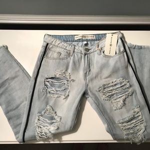 Light washed ripped jeans